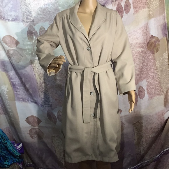 Glen Harbour Fashions Jackets & Blazers - Womans vintage trench coat size small